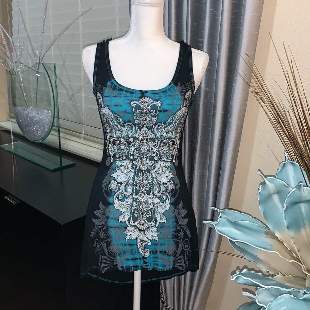 Beautiful top with lots sparkling elements